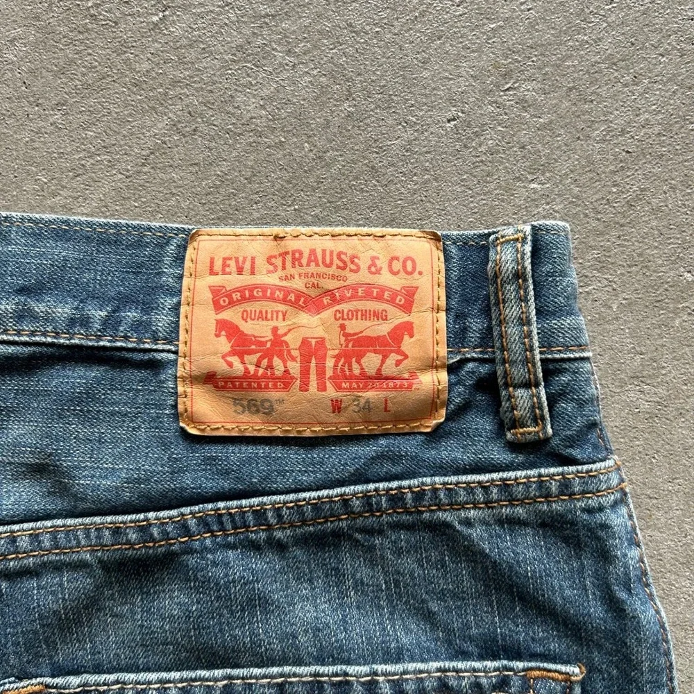 Levis 569 Jean Shorts‎ Size 34 Blue Medium Wash Loose Straight Fit Denim Jorts